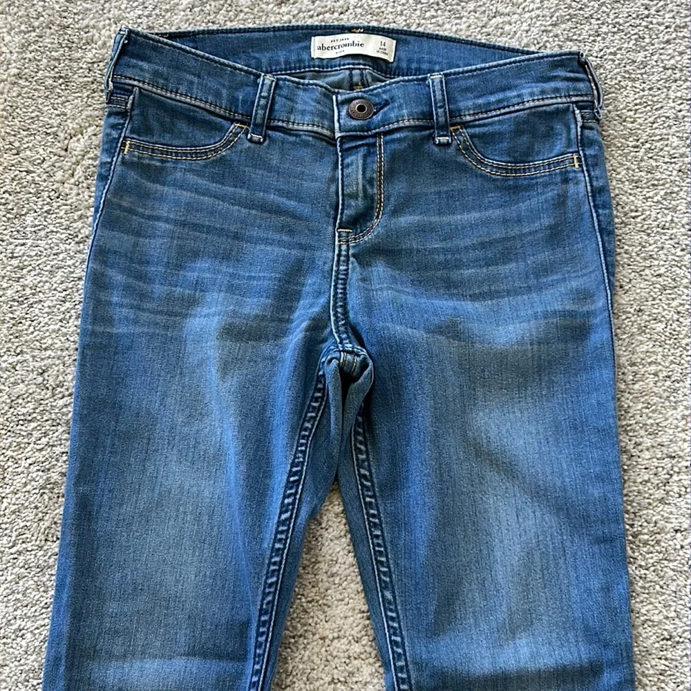 Girls Abercrombie Kids Jeans. - Picture 2 of 7